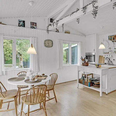 Lovely In With Kitchen Holiday home *